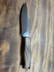 Lovecký nůž s ořechem