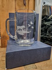 Brusírna Janský - ručně pískovaný pivní půllitr z českého křišťálu Pes