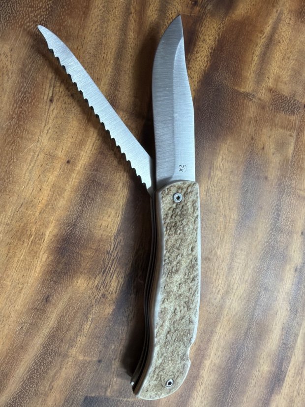 Lovecký nůž zavírací 10 cm paroží s pilkou paroží