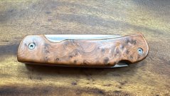 Lovecký nůž zavírací  9 cm s pilkou kořenice túje africké