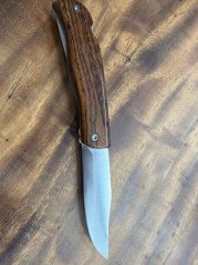 Lovecký nůž zavírací 10 cm s pilkou palisandr