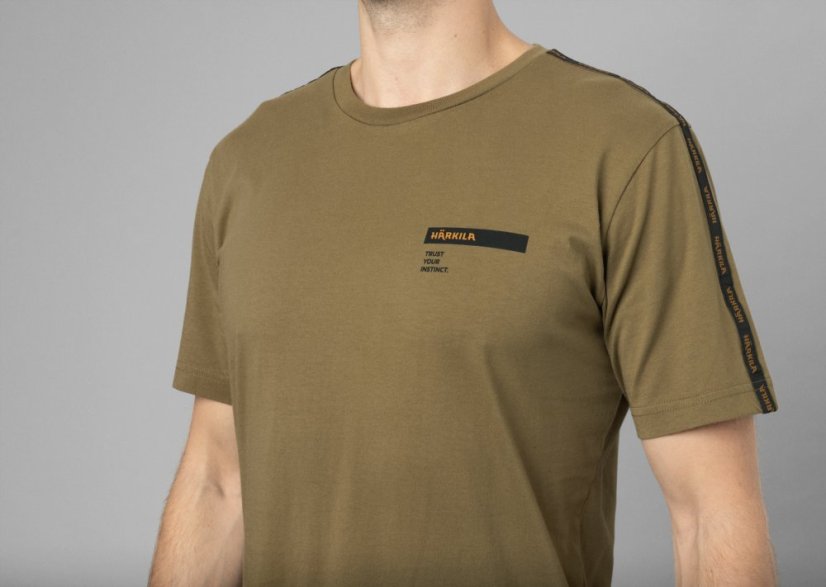 HÄRKILA - Logo band triko pánské s krátkým rukávem