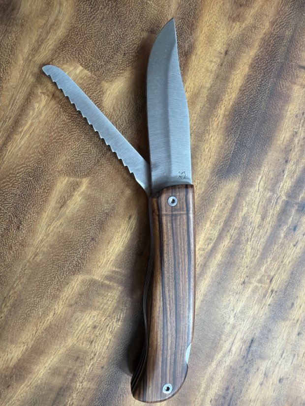 Lovecký nůž zavírací 10 cm s pilkou palisandr