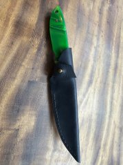 Lovecký nůž s pryskyřicí