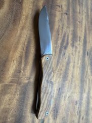 Lovecký nůž zavírací s pilkou oliva