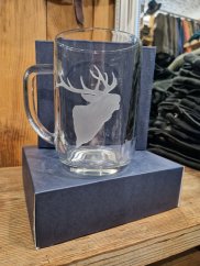 Brusírna Janský - ručně pískovaný pivní půllitr z českého křišťálu Jelen