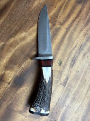 Dýka lovecká s parožím a mahagonem