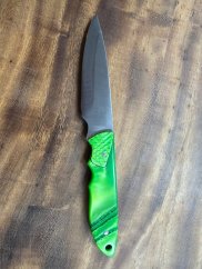 Lovecký nůž s pryskyřicí