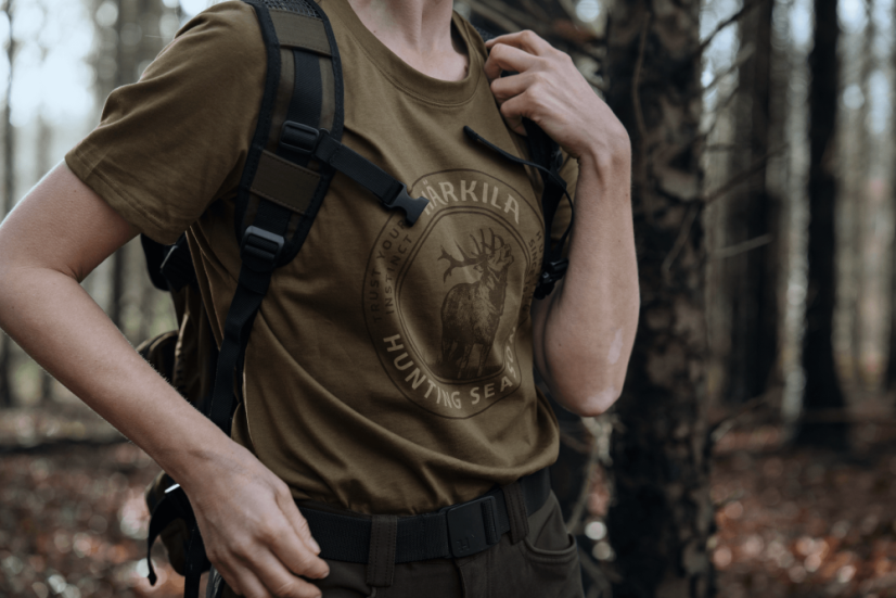 HÄRKILA - Stag Badge triko dámské Beech