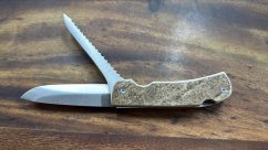 Lovecký nůž zavírací 9 cm s pilkou dančí paroží