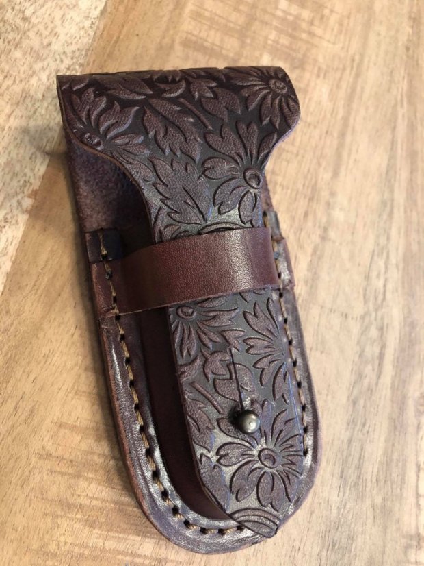 Protěž - kožené pouzdro na nůž s trnem