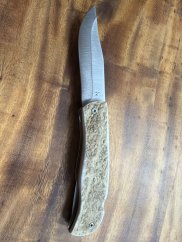 Lovecký nůž zavírací 10 cm paroží s pilkou paroží