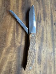 Lovecký nůž zavírací s pilkou oliva