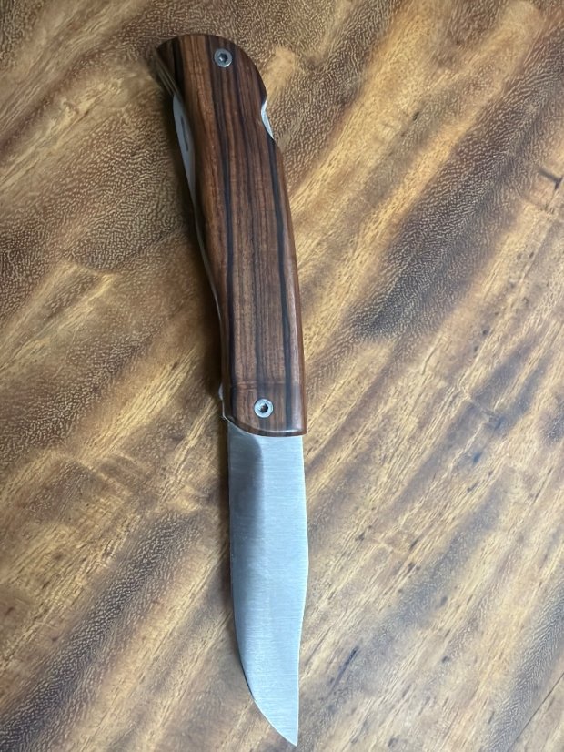 Lovecký nůž zavírací 10 cm s pilkou palisandr