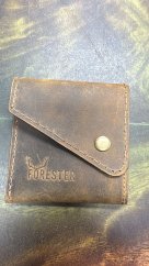 FORESTER - kožená minimalistická peněženka prošívaná klopa boční klín tmavě hnědá