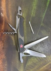 VICTORINOX - Kapesní nůž Ranger79 M Grip  zelený-černý